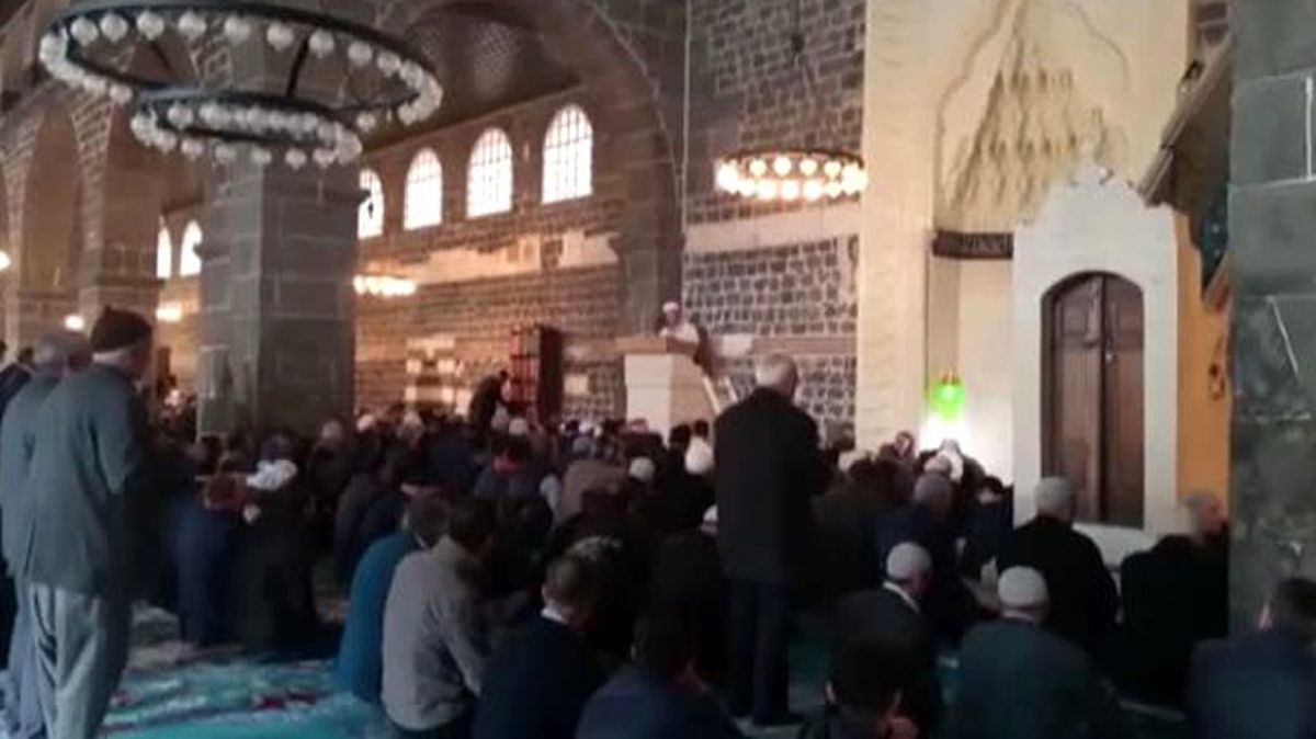 Cuma namazında koronavirüs hutbesi: Bu virüs Allah'tan gelen bir nimet