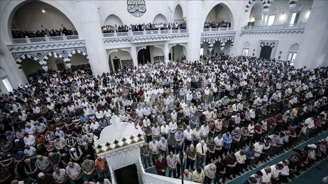 Diyanet, 'Cuma namazı kılınmayacak' iddialarına yanıt verdi