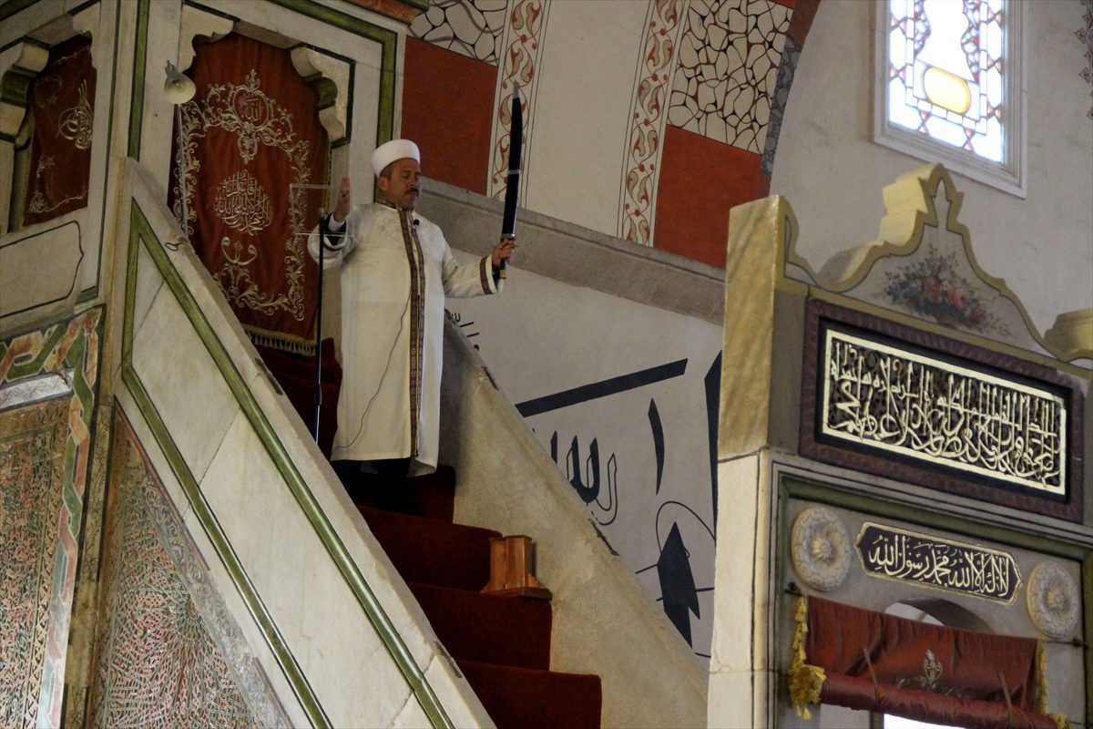 Diyanet bu hafta 'Tedbir müminden takdir Allah'tandır' başlığıyla hutbede koronavirüsü işledi