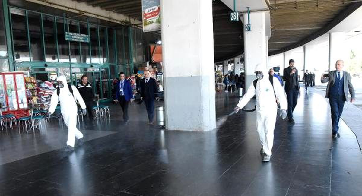 İzmir'de otobüs terminali, dezenfekte edildi