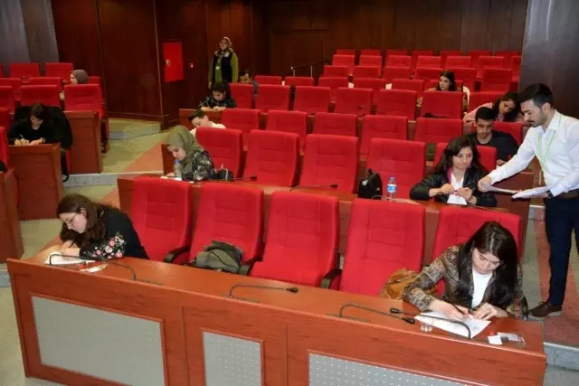 İzmit Belediyesi kütüphaneci alımı sınavı yapıldı İzmit Belediyesi kütüphaneci alımı sınavı yapıldı