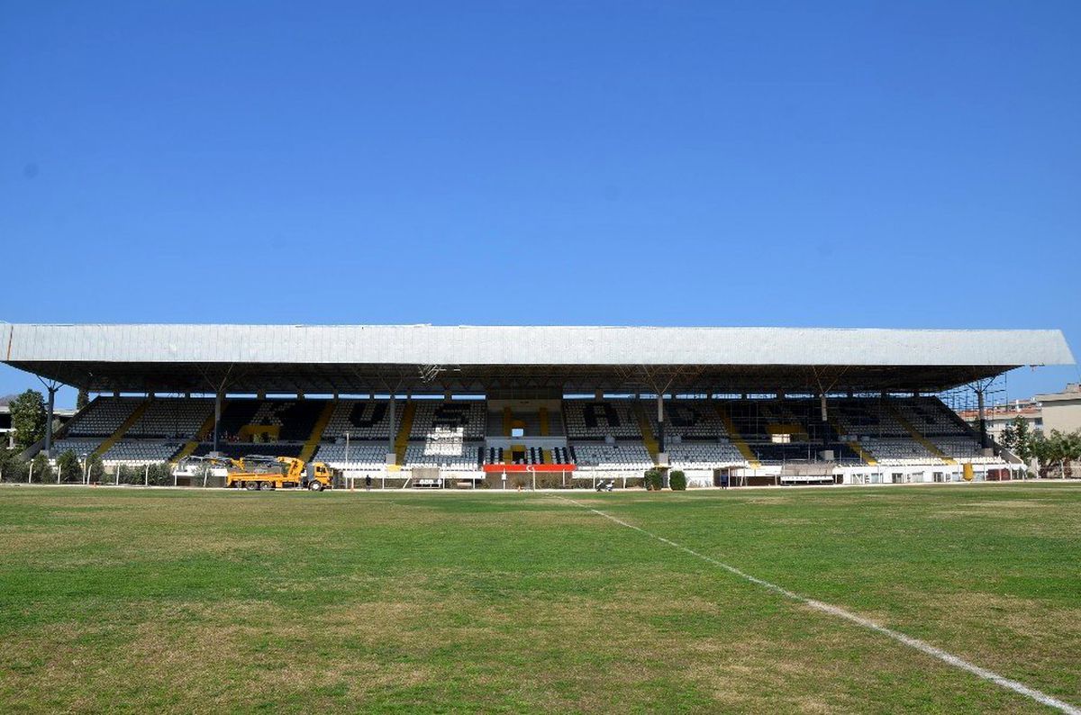 Kuşadası'nın emektar Özer Türk Stadyumu yenileniyor