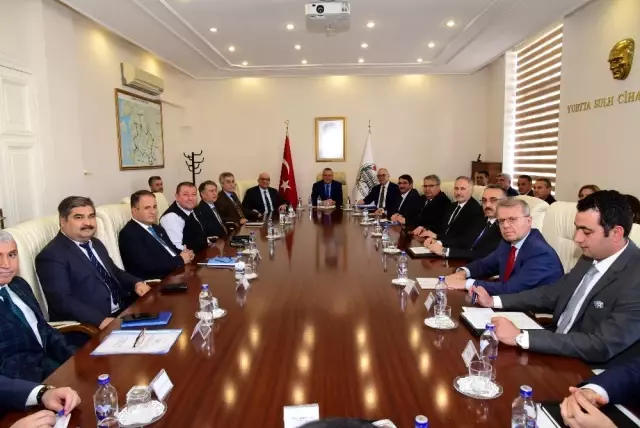 Manisa'da koronavirüse karşı alınan tedbirler görüşüldü Manisa'da koronavirüse karşı alınan tedbirler görüşüldü