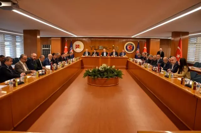 TÜRK-İŞ Başkanlar Kurulundan iş yeri sahiplerine: 'Korona virüse karşı önlemlerinizi alın' TÜRK-İŞ Başkanlar Kurulundan iş yeri sahiplerine: 'Korona virüse karşı önlemlerinizi alın'