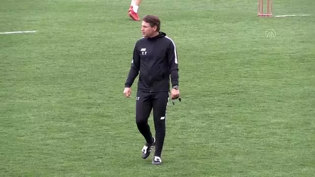 Antalyaspor Teknik Direktörü Tamer Tuna, koronavirüsün futbola etkisini değerlendirdi