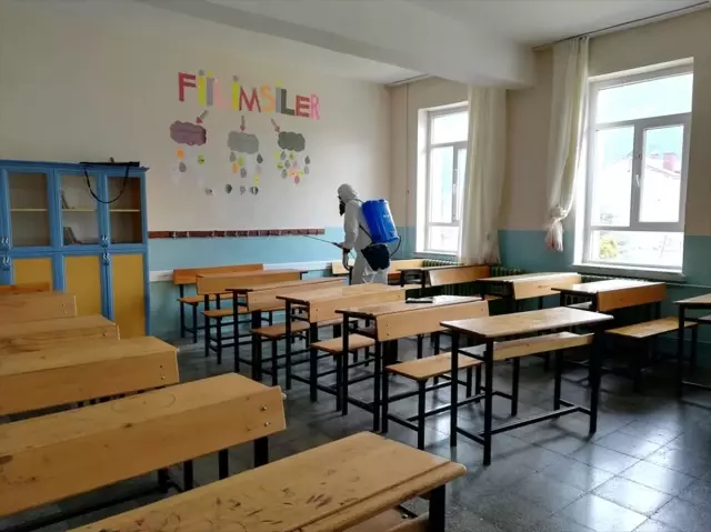 Derebucak'ta koronavirüse karşı dezenfekte çalışmaları