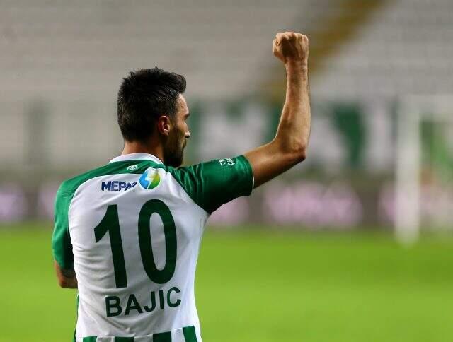 Fenerbahçe, Konyaspor'a 1-0 yenildi