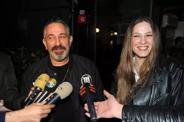 Serenay Sarıkaya ile aşk yaşayan Cem Yılmaz'dan evlilik yorumu: Size haber vereceğiz Serenay Sarıkaya ile aşk yaşayan Cem Yılmaz'dan evlilik yorumu: Size haber vereceğiz