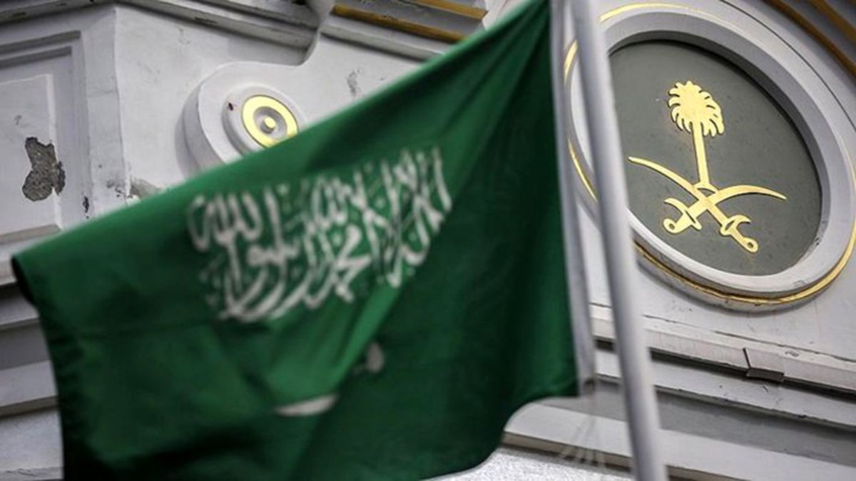 Suudi Arabistan uçak seferlerini askıya aldı