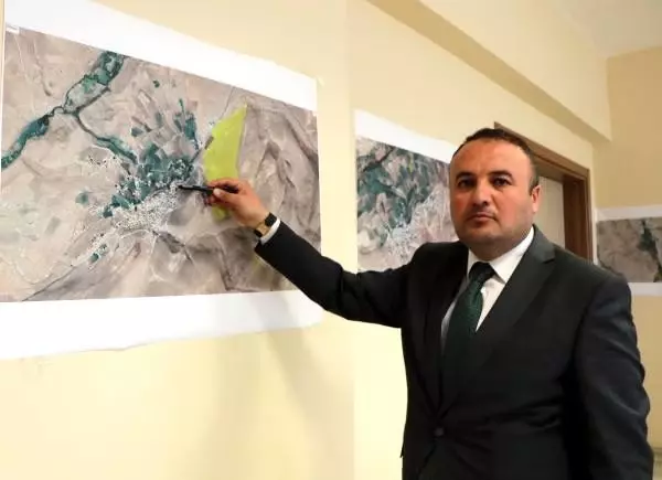 Van'da deprem hasarlı yapılar kerpiç ve taşlar üst üste yığılarak inşa edilmiş