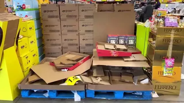 - ABD'yi korona virüsü paniği sardı- Marketlere hücum eden halk, rafları boşalttı- İşletmeler... - ABD'yi korona virüsü paniği sardı- Marketlere hücum eden halk, rafları boşalttı- İşletmeler...