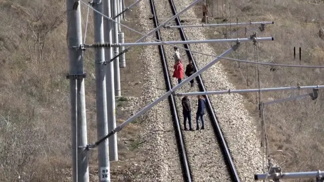 Doğu Ekspresi treni rayında tehlikeli oyun Doğu Ekspresi treni rayında tehlikeli oyun