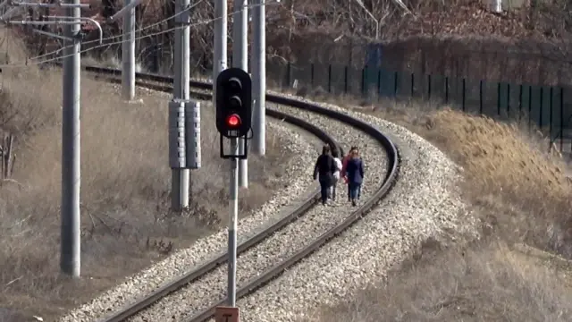 Doğu Ekspresi treni rayında tehlikeli oyun Doğu Ekspresi treni rayında tehlikeli oyun