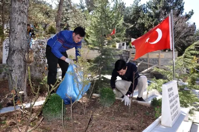 Gençlik Meclisi şehitleri andı Gençlik Meclisi şehitleri andı