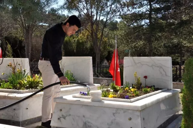 Gençlik Meclisi şehitleri andı Gençlik Meclisi şehitleri andı