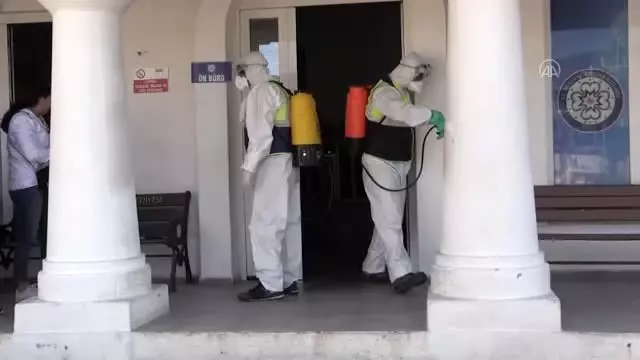 İstanköy Adası'ndan feribotla Bodrum'a getirilen yolcular sağlık kontrolünden geçirildi