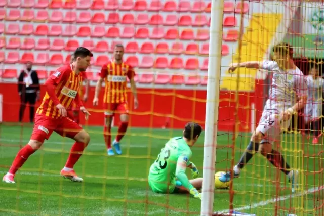 Kayserispor, Yeni Malatyaspor'u 2-1 mağlup etti Kayserispor, Yeni Malatyaspor'u 2-1 mağlup etti