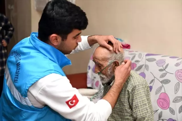 KOAH tedavisi gören 76 yaşındaki hastaya oksijen konsantratörü desteği