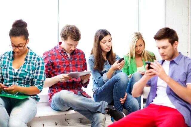Koronavirüs salgınına karşı telefonumuzu nasıl temizleriz? İşte yolları