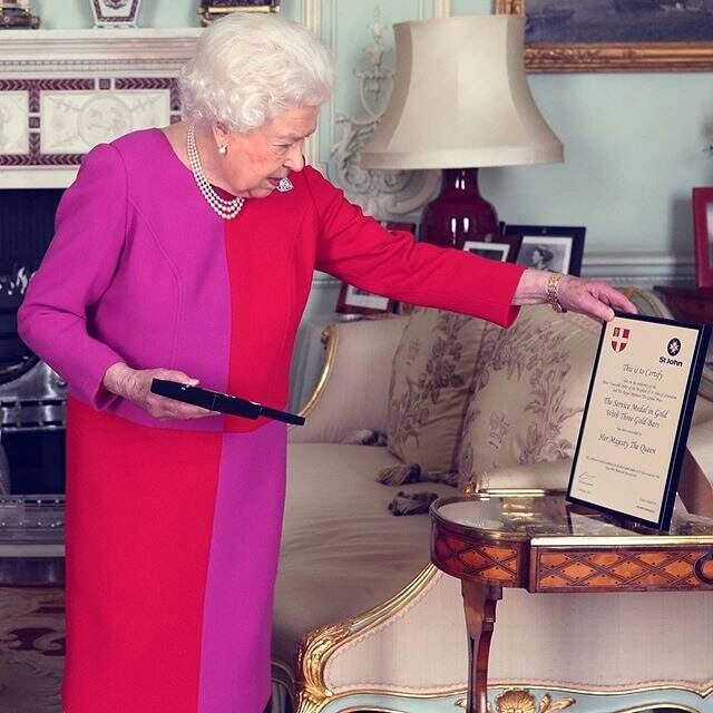 Kraliçe Elizabeth koronavirüs korkusuyla Buckingham Sarayı'nı terk etti