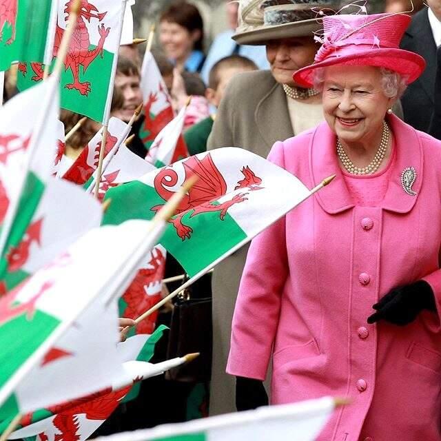 Kraliçe Elizabeth koronavirüs korkusuyla Buckingham Sarayı'nı terk etti