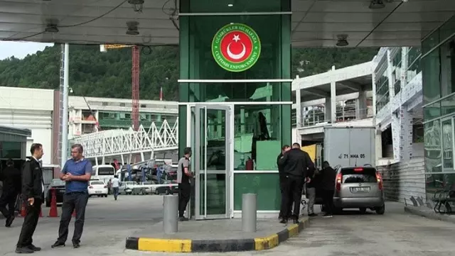 Sarp Sınır Kapısı, koronavirüs ile ilgili önleyici tedbirler kapsamında yolcu trafiğine kapatıldı Sarp Sınır Kapısı, koronavirüs ile ilgili önleyici tedbirler kapsamında yolcu trafiğine kapatıldı