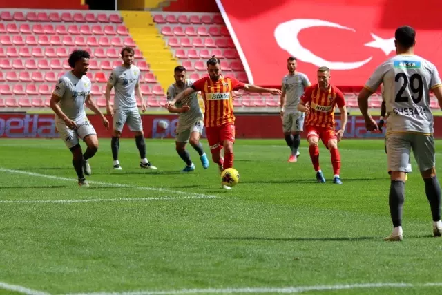 Süper Lig: Hes Kablo Kayserispor: 2 - Yeni Malatyaspor: 0 (İlk yarı) Süper Lig: Hes Kablo Kayserispor: 2 - Yeni Malatyaspor: 0 (İlk yarı)