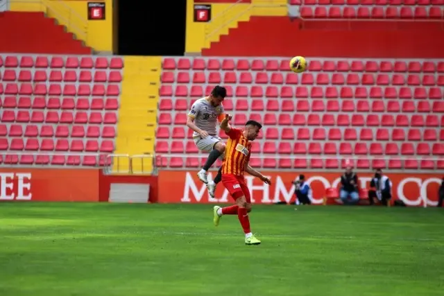 Süper Lig: Hes Kablo Kayserispor: 2 - Yeni Malatyaspor: 0 (İlk yarı) Süper Lig: Hes Kablo Kayserispor: 2 - Yeni Malatyaspor: 0 (İlk yarı)