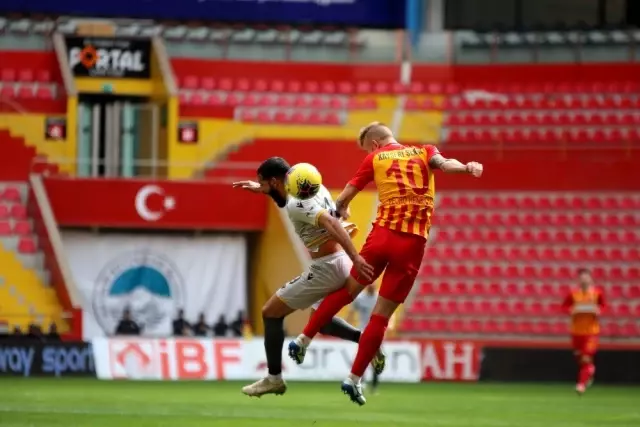 Süper Lig: Hes Kablo Kayserispor: 2 - Yeni Malatyaspor: 0 (İlk yarı) Süper Lig: Hes Kablo Kayserispor: 2 - Yeni Malatyaspor: 0 (İlk yarı)