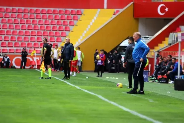 Süper Lig: Hes Kablo Kayserispor: 2 - Yeni Malatyaspor: 0 (İlk yarı) Süper Lig: Hes Kablo Kayserispor: 2 - Yeni Malatyaspor: 0 (İlk yarı)