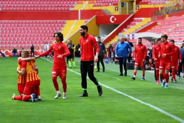 Süper Lig: Hes Kablo Kayserispor: 2 - Yeni Malatyaspor: 0 (İlk yarı) Süper Lig: Hes Kablo Kayserispor: 2 - Yeni Malatyaspor: 0 (İlk yarı)