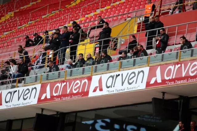 Süper Lig: Hes Kablo Kayserispor: 2 - Yeni Malatyaspor: 0 (İlk yarı) Süper Lig: Hes Kablo Kayserispor: 2 - Yeni Malatyaspor: 0 (İlk yarı)