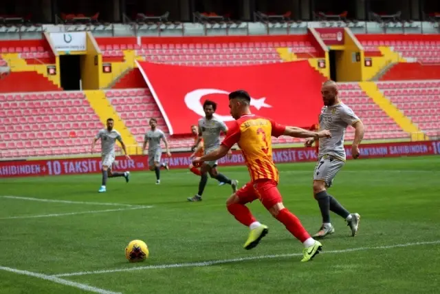 Süper Lig: Hes Kablo Kayserispor: 2 - Yeni Malatyaspor: 0 (İlk yarı) Süper Lig: Hes Kablo Kayserispor: 2 - Yeni Malatyaspor: 0 (İlk yarı)