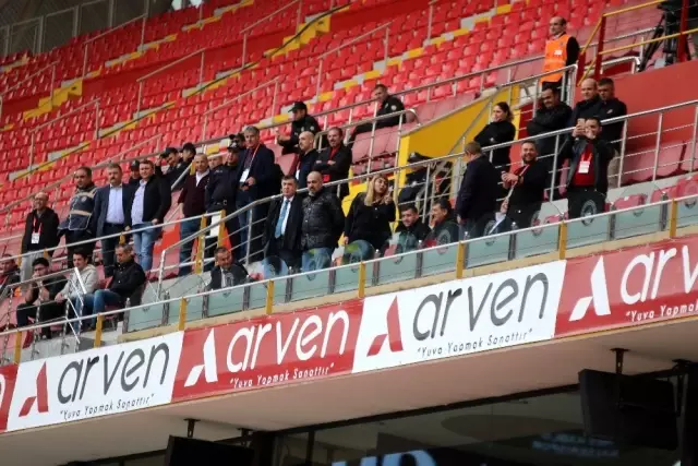 Süper Lig: Hes Kablo Kayserispor: 2 - Yeni Malatyaspor: 0 (İlk yarı) Süper Lig: Hes Kablo Kayserispor: 2 - Yeni Malatyaspor: 0 (İlk yarı)