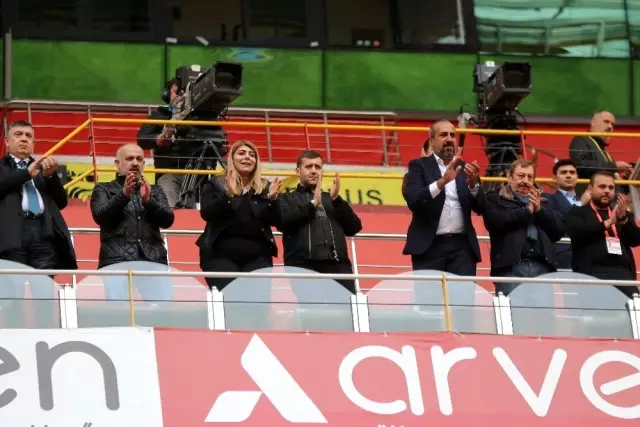 Süper Lig: Hes Kablo Kayserispor: 2 - Yeni Malatyaspor: 1 (Maç sonucu) Süper Lig: Hes Kablo Kayserispor: 2 - Yeni Malatyaspor: 1 (Maç sonucu)