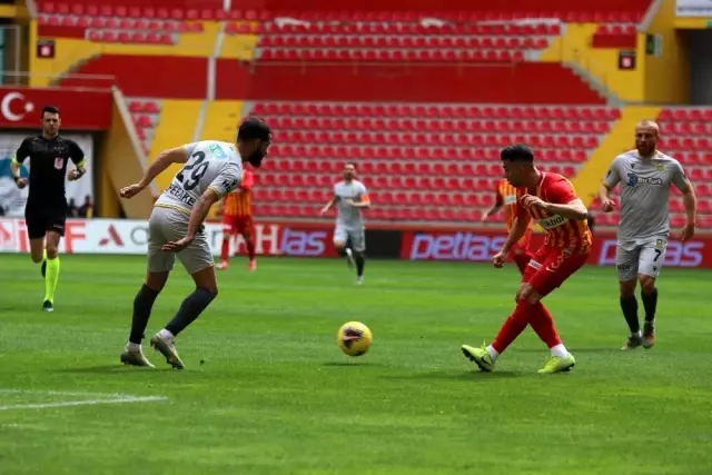 Süper Lig: Hes Kablo Kayserispor: 2 - Yeni Malatyaspor: 0 (İlk yarı) Süper Lig: Hes Kablo Kayserispor: 2 - Yeni Malatyaspor: 0 (İlk yarı)