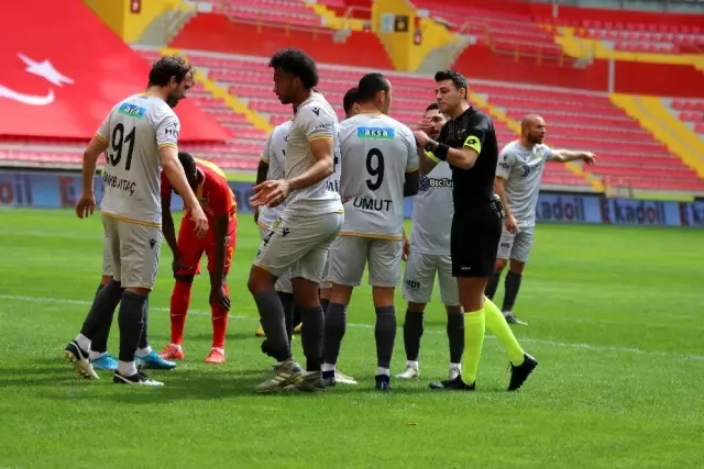 Süper Lig: Hes Kablo Kayserispor: 2 - Yeni Malatyaspor: 0 (İlk yarı) Süper Lig: Hes Kablo Kayserispor: 2 - Yeni Malatyaspor: 0 (İlk yarı)