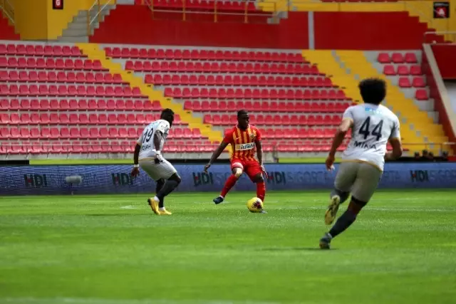 Süper Lig: Hes Kablo Kayserispor: 2 - Yeni Malatyaspor: 0 (İlk yarı) Süper Lig: Hes Kablo Kayserispor: 2 - Yeni Malatyaspor: 0 (İlk yarı)