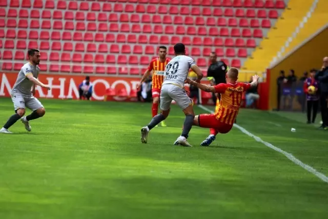 Süper Lig: Hes Kablo Kayserispor: 2 - Yeni Malatyaspor: 0 (İlk yarı) Süper Lig: Hes Kablo Kayserispor: 2 - Yeni Malatyaspor: 0 (İlk yarı)