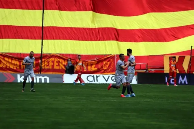 Süper Lig: Hes Kablo Kayserispor: 2 - Yeni Malatyaspor: 1 (Maç sonucu) Süper Lig: Hes Kablo Kayserispor: 2 - Yeni Malatyaspor: 1 (Maç sonucu)