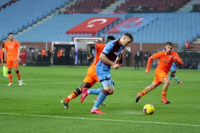 Süper Lig: Trabzonspor: 0 - Medipol Başakşehir: 0 (İlk yarı)