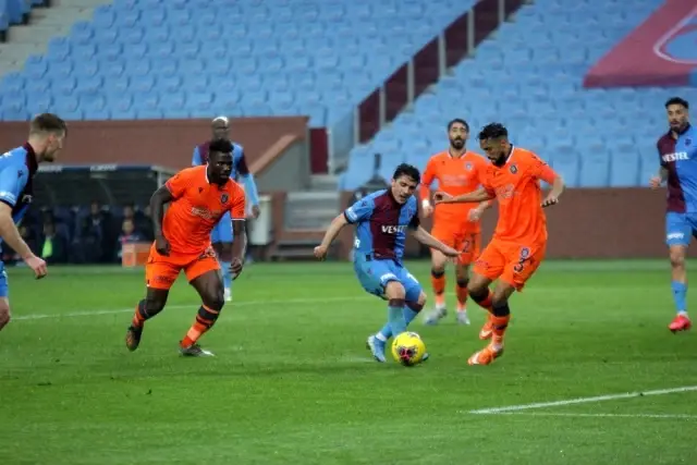 Süper Lig: Trabzonspor: 0 - Medipol Başakşehir: 0 (İlk yarı)
