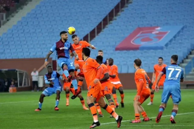 Süper Lig: Trabzonspor: 0 - Medipol Başakşehir: 0 (İlk yarı)