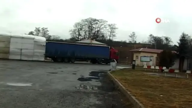 Türkgözü sınır kapısında virüs tedbirleri en üst seviyede uygulanıyor Türkgözü sınır kapısında virüs tedbirleri en üst seviyede uygulanıyor