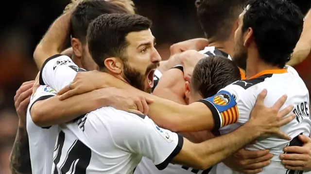 Valencia kulübünü koronavirüs sardı! Toplamda 5 kişinin virüs testi pozitif çıktı Valencia kulübünü koronavirüs sardı! Toplamda 5 kişinin virüs testi pozitif çıktı