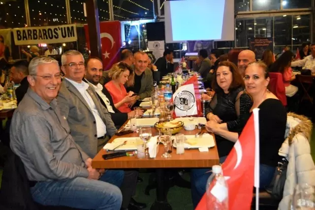 Ayvalık'ta Barbaros Sefaspor şampiyonluğunu kutladı