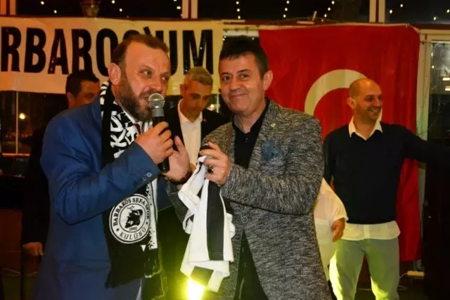 Ayvalık'ta Barbaros Sefaspor şampiyonluğunu kutladı