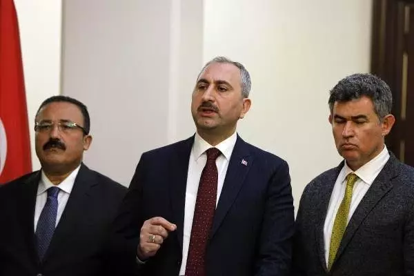 Bakan Gül: Adliyelerde acele işler hariç duruşmalar ertelendi Bakan Gül: Adliyelerde acele işler hariç duruşmalar ertelendi
