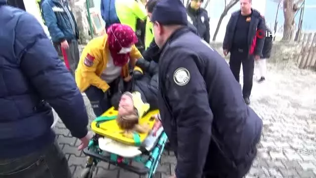Direksiyon hakimiyetini kaybetti, evin duvarına çarparak durabildi