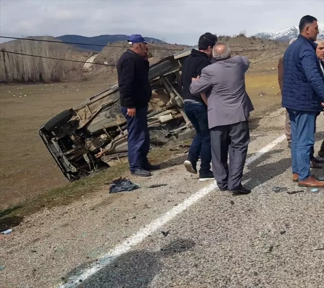 Gümüşhane'de otomobil devrildi: 9 yaralı Gümüşhane'de otomobil devrildi: 9 yaralı